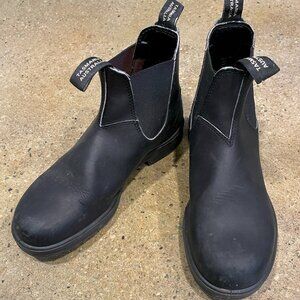 US size 9 Black Blundstones